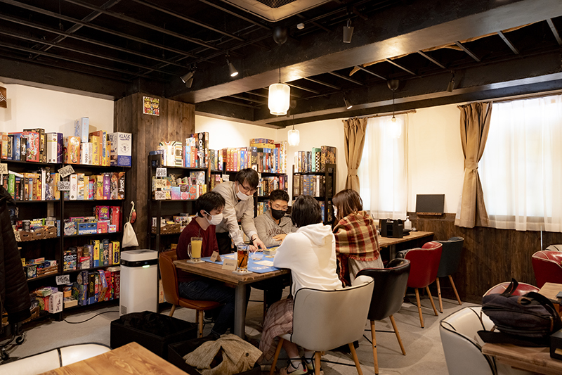 BoardGameCafe VANQUiSH　お客様とスタッフ巨勢様