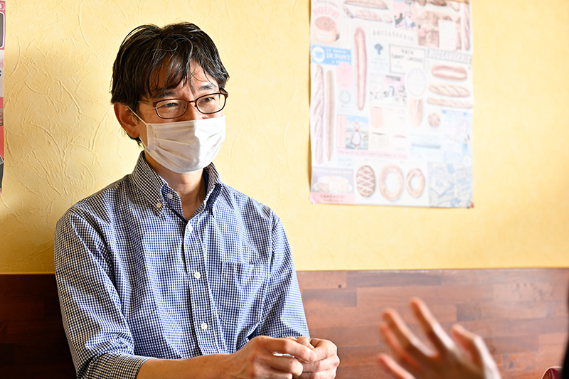 インタビューを受ける高森様のワンショット