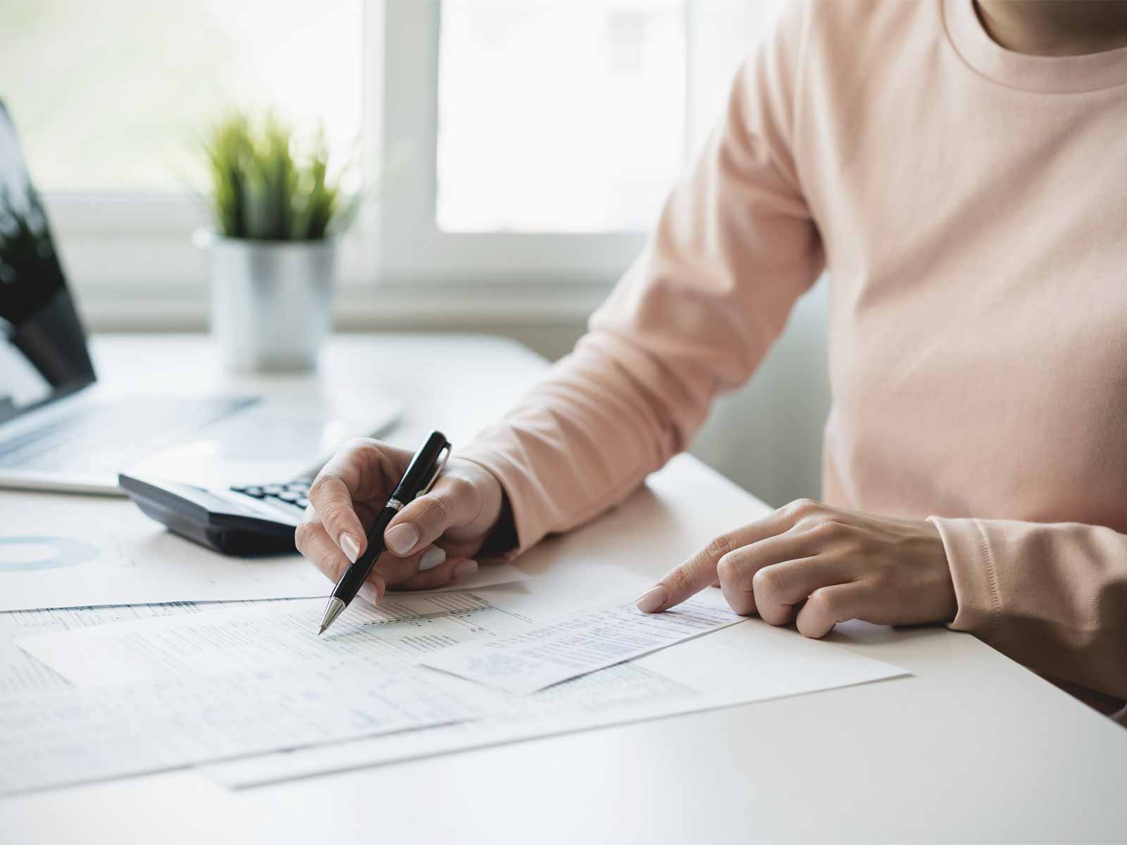 確定申告で経費にできるものは？勘定科目一覧と計上のルールを解説