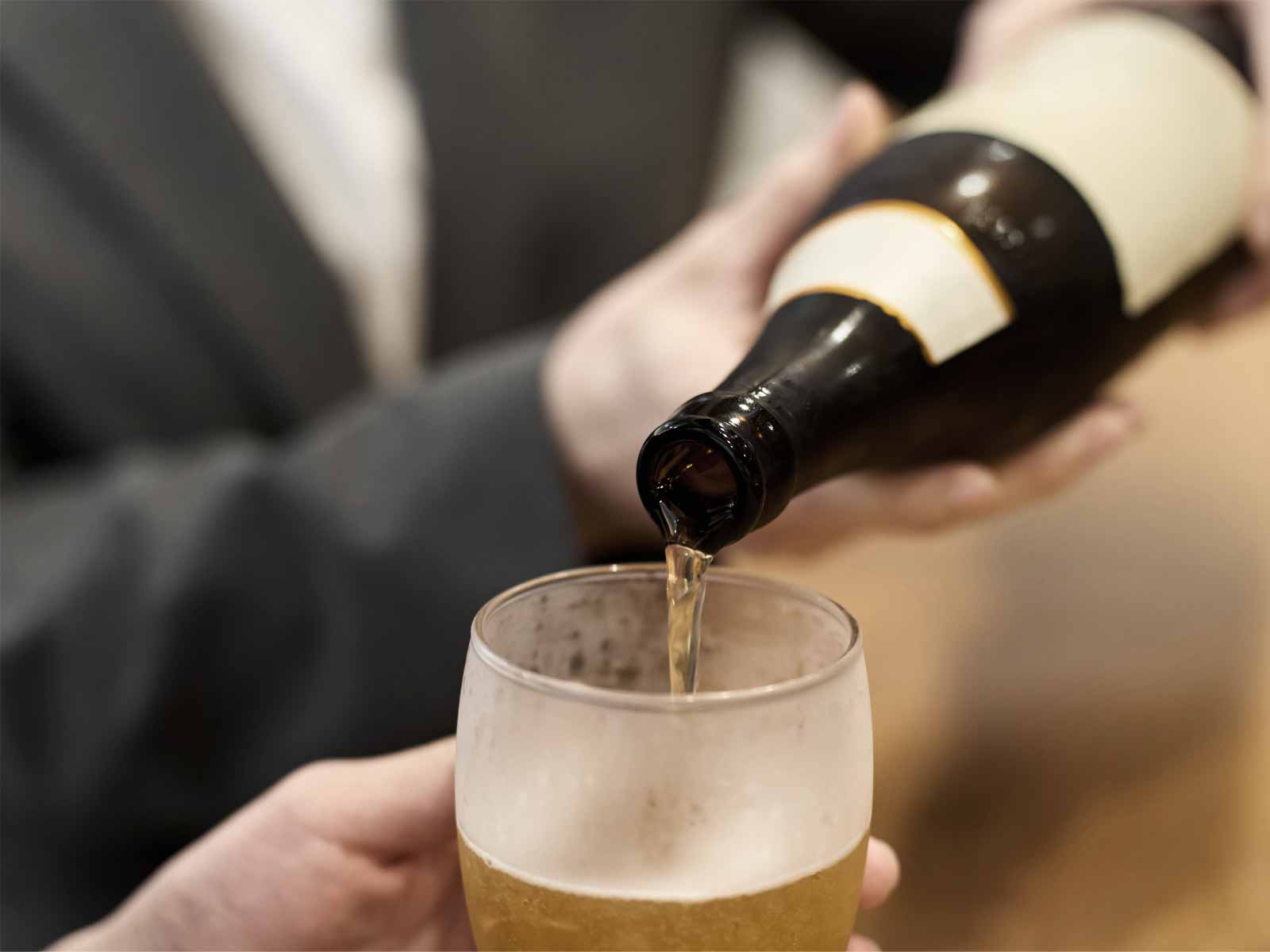 交際費になるもの・ならないものの違いは？私費を交際費にしたときのリスクも解説