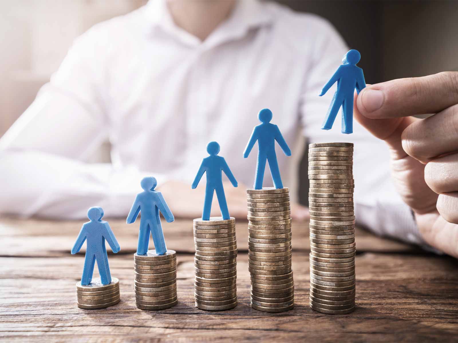 今年度の最低賃金は平均6.3%の引き上げに。最低賃金の基礎から実務上の注意点まで解説