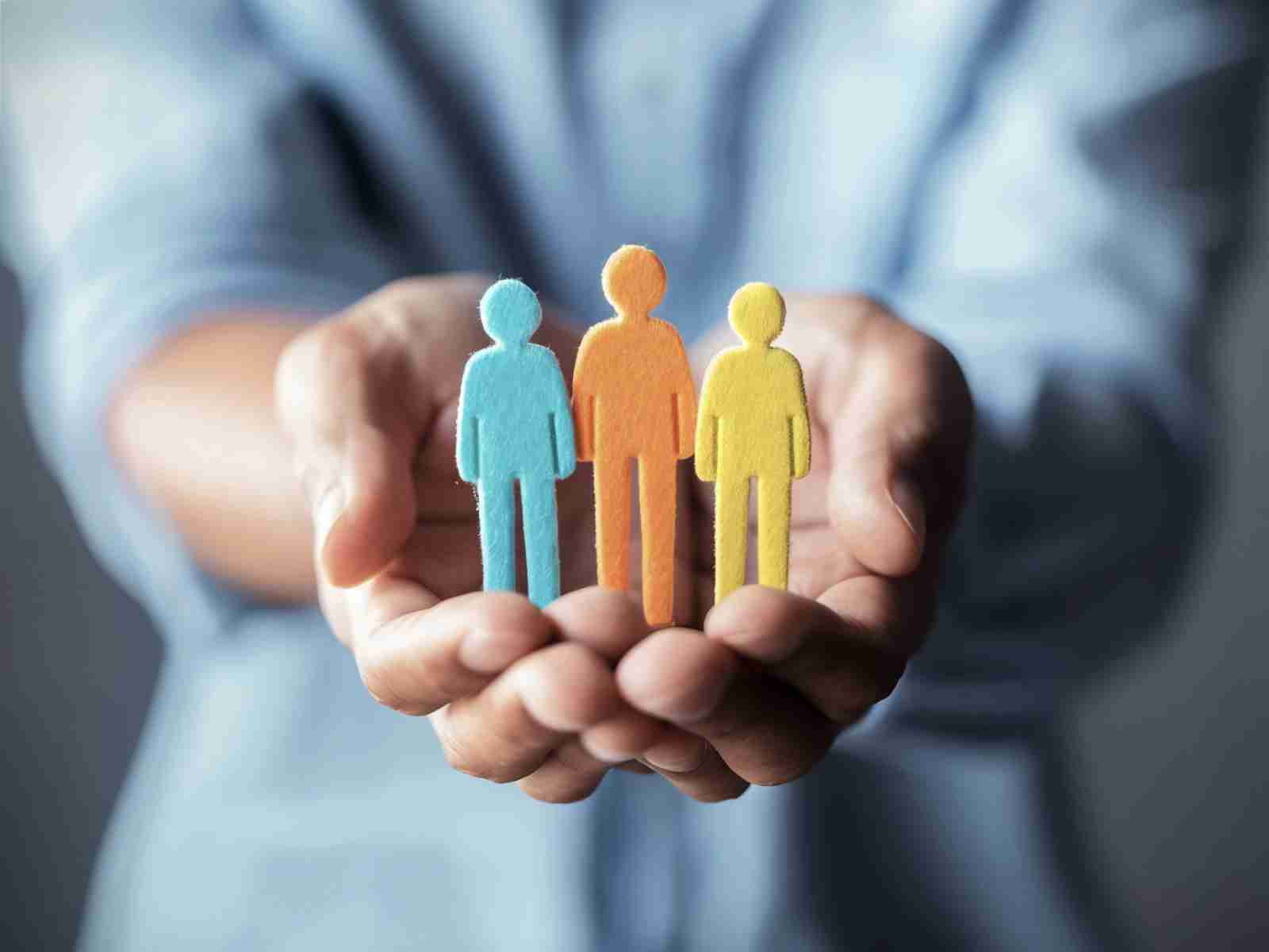 若者の雇用継続を目指すために。従業員が社会保障への理解を深める意義～令和７年版「厚生労働白書」特集記事から～