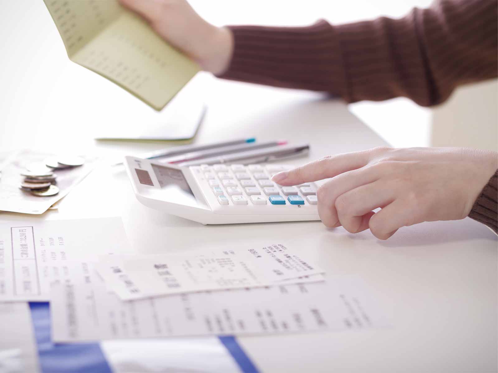 【インボイス制度】令和8年度税制改正で免税事業者と取引した場合や２割特例はどうなる？