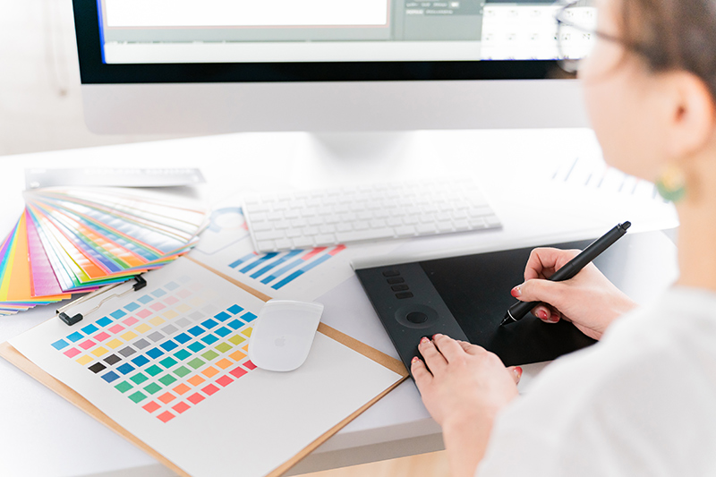 クリエイターの確定申告どうする？源泉所得税を把握するための2つの方法を解説。