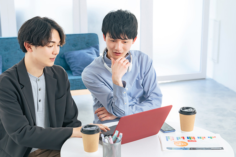 中小企業がWebメディア展開を自社で行うリスクとは？完全外注の方が良い？