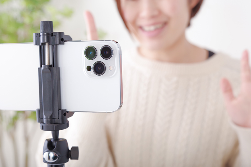 「投げ銭」はファンからの贈り物？「投げ銭」に関する税金の取扱いを解説。