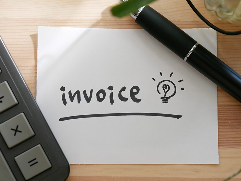 小規模事業者の税負担が「売上税額の20％」に。インボイス制度に2つの負担軽減措置。