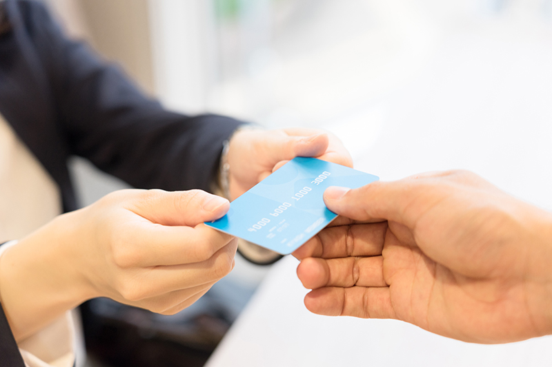 経理処理を効率化! 法人カードのメリットや導入時の注意点を解説