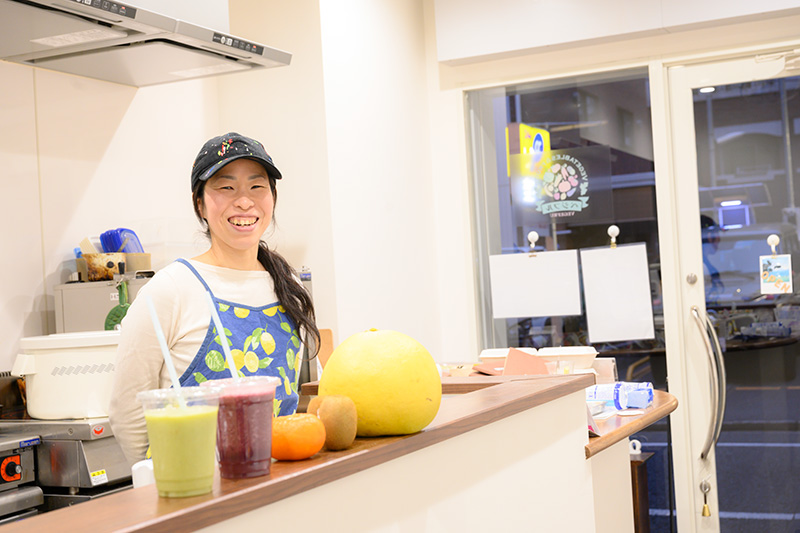 ［起業応援］人気スムージー店「ベジフル」はなぜビジネス街の新橋でオープンしたのか
